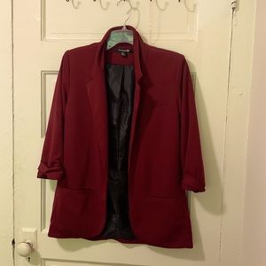 Maroon 3/4 sleeve blazer
